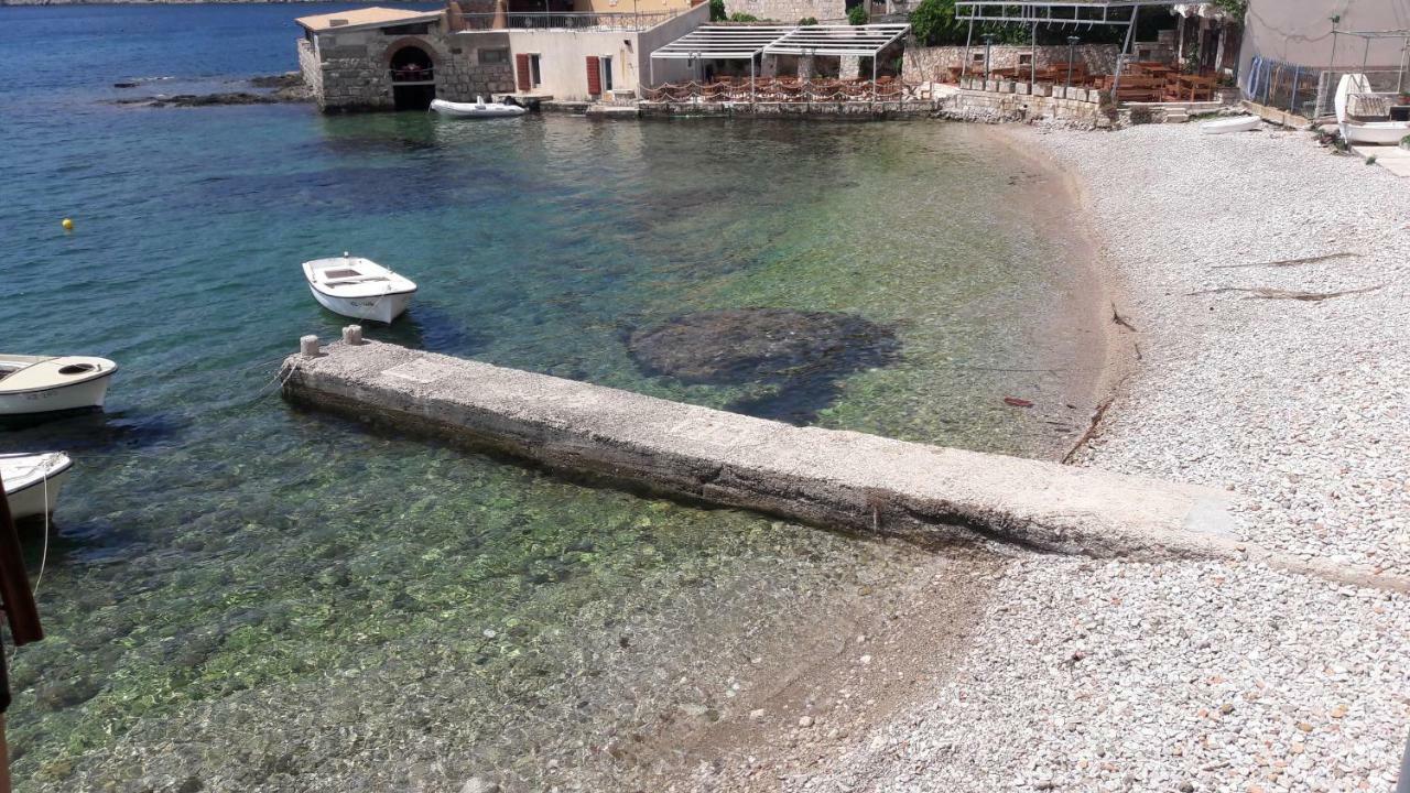 Anka'S Beach Комижа Экстерьер фото